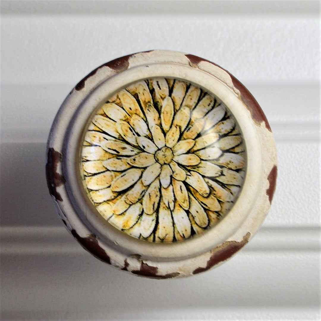 Retro Whitewashed Geometric Flower Knob